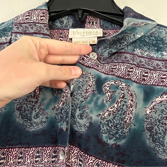 🦋 Victoria Soie 100% Silk Blue Purple Striped Blouse Medium Vintage Casual - Picture 6 of 7